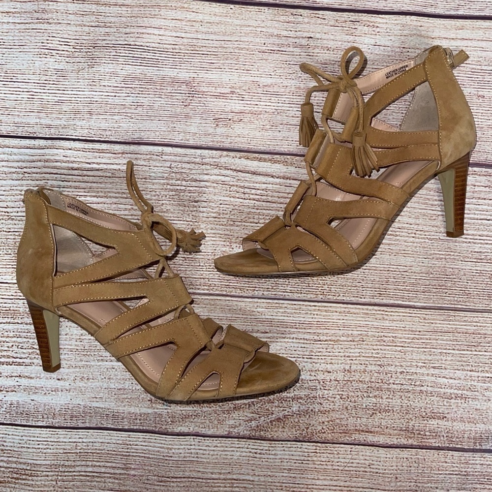 Tahari 'Norway' Sandals - Picture 2 of 6